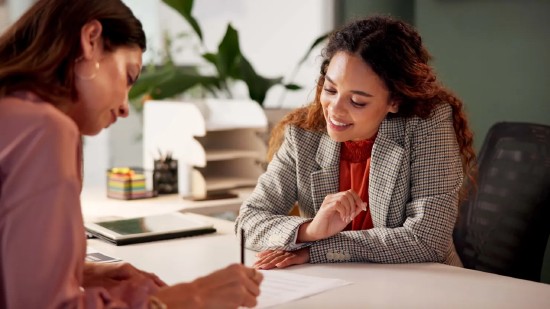  财富管理领域出现新变化，年轻女性从业者数量逐步增加；然而核心顾问岗位仍存明显差距。 股票财经 财富管理领域出现新变化，年轻女性从业者数量逐步增加；然而核心顾问岗位仍存明显差距。 股票财经