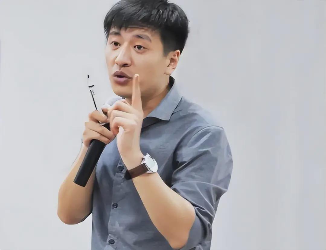  教育培训行业人士张雪峰不幸逝世；社会各界反思高压生活模式：如何平衡事业与身体健康。 健康养生