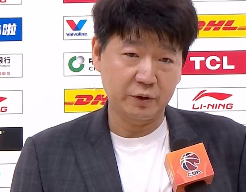  连胜神话破灭，深圳球迷的心该何去何从？ 体育新闻