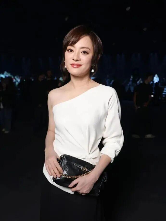  《那个被张艺谋看中的女人，用“窒息感”重新定义了演技》 情感心理 《那个被张艺谋看中的女人，用“窒息感”重新定义了演技》 情感心理